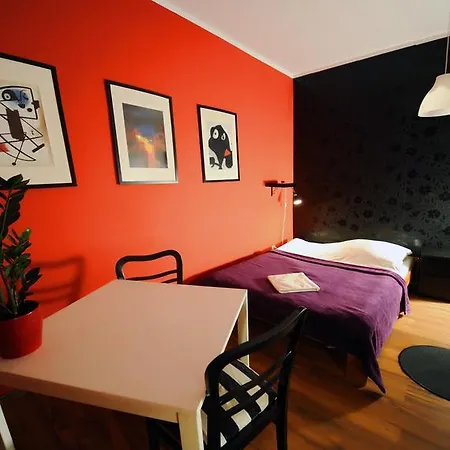 Hostel Very Berry - Old Town, Parking, Lift, Reception 24h