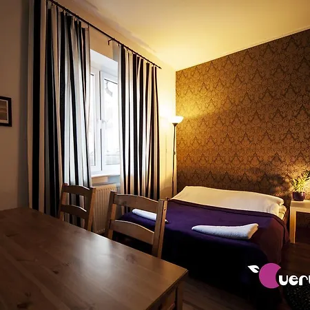 Hostel Very Berry - Old Town, Parking, Lift, Reception 24h