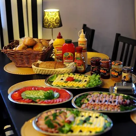 Hostel Very Berry - Old Town, Parking, Lift, Reception 24h Poznan