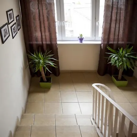 Hostel Very Berry - Old Town, Parking, Lift, Reception 24h