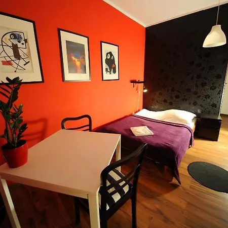 Very Berry - Old Town, Parking, Lift, Reception 24h 旅馆 *