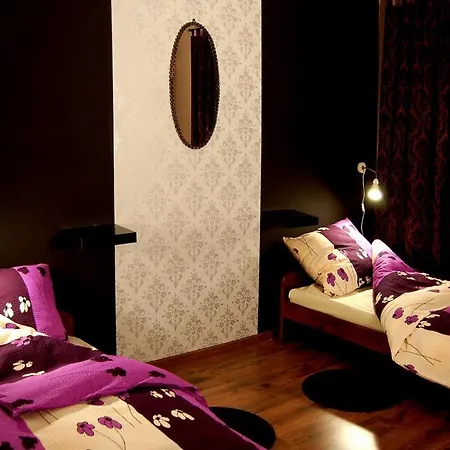 Very Berry - Old Town, Parking, Lift, Reception 24h Hostel