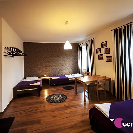 Very Berry - Old Town, Parking, Lift, Reception 24h Hostel
