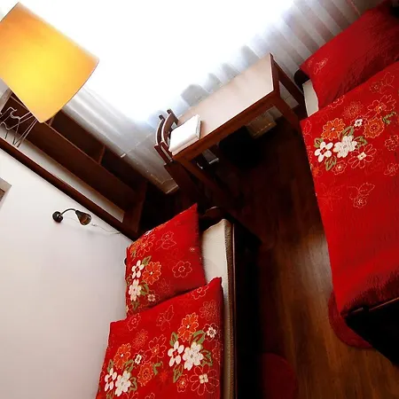 Very Berry - Old Town, Parking, Lift, Reception 24h Hostel *
